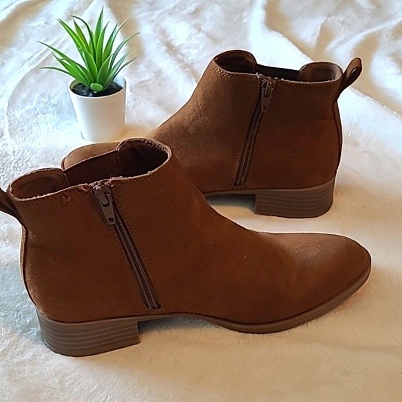 Womens Brown Faux Suede Ankle Boots Size 7 Zip Up Boho Fall Winter Booties - Picture 2 of 8